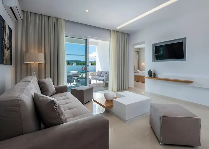 Gaia Palace فندق